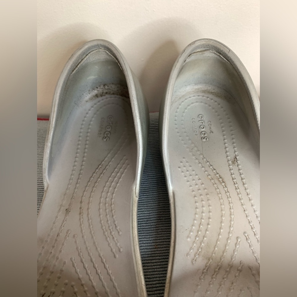 Crocs Silver Sandals 9 - Picture 8 of 10